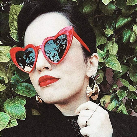 Red Heart frame Retro Lolita sunglasses - Picture 3 of 8